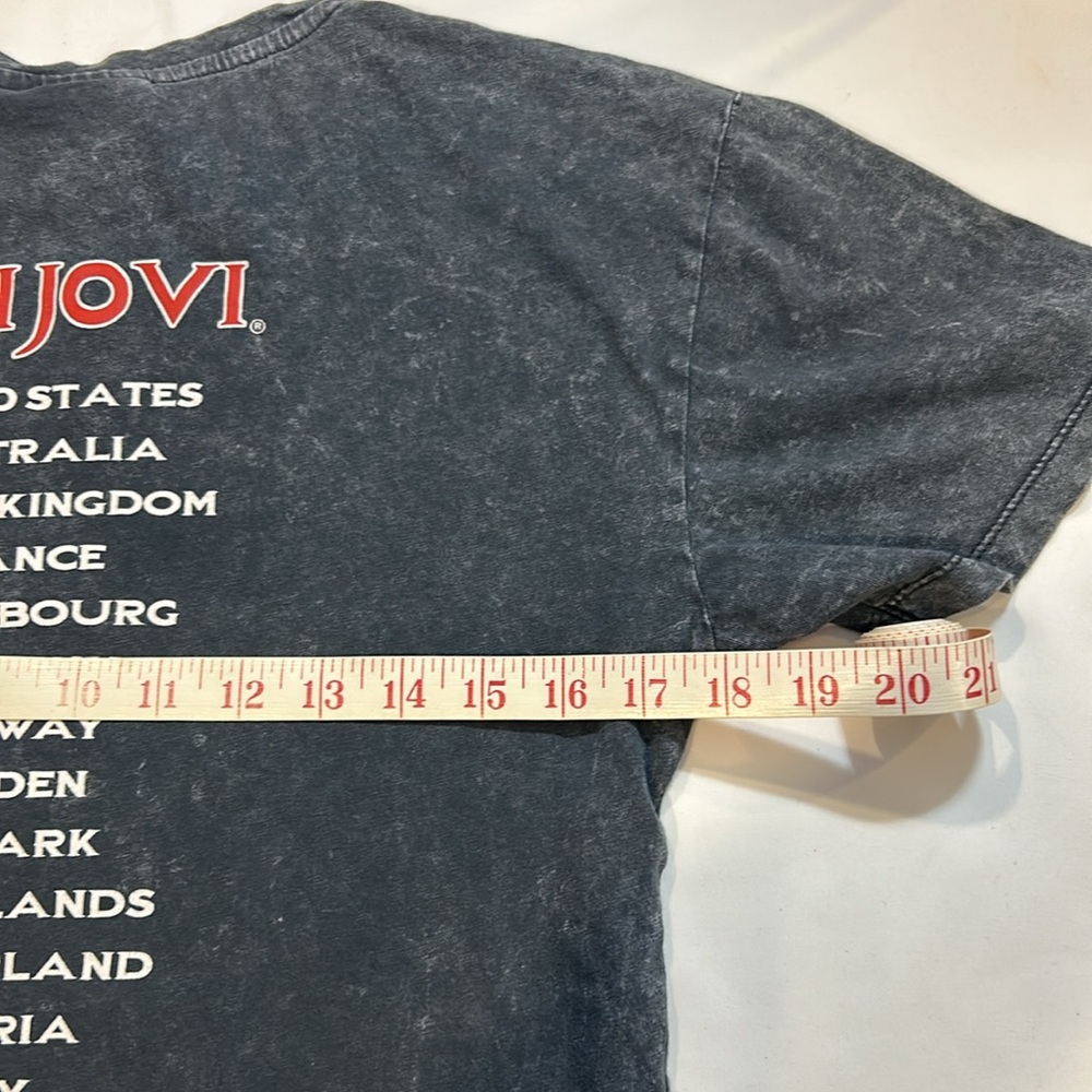 Bon Jovi 1985 world tour, soft T-shirt in distressed grey with red letters. - Picture 4 of 4